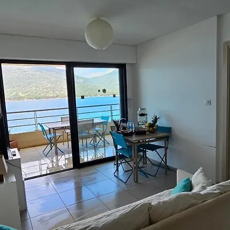 Apartment T2 De Standing Cote Plage, Les Pieds Dans L'eau